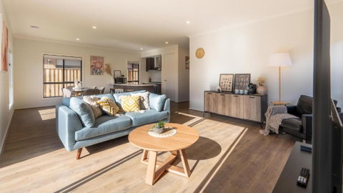 Modern New Homly House At Clyde - Kempsey Accommodation 1