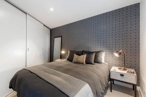 Monochrome And Matte - Sophisticated Loft Living - Kempsey Accommodation 3
