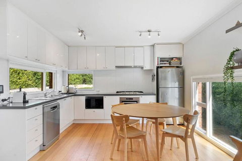 New Town Bungalow - A Leafy Family Haven - Kempsey Accommodation 2
