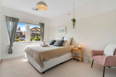 New Town Bungalow - A Leafy Family Haven - Kempsey Accommodation 3