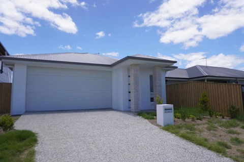 New Utopia 4 Bedrooms House Near Springfield - Kempsey Accommodation 1