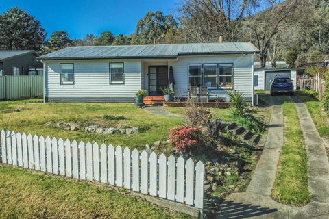 Mount Beauty 3BR Home - Kempsey Accommodation 0