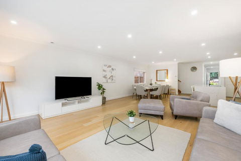 Newsom House - Stylish & Elegant Home With 4 King Beds - Kempsey Accommodation 2
