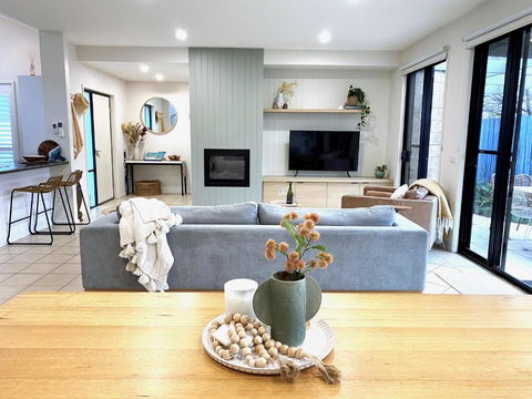 Ocean Grove - Fireplace, Wineries, Cafes, Bars, Surf - Kempsey Accommodation 0