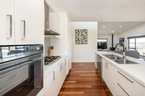 Ocean Grove Sunsets On Driftwood - Kempsey Accommodation 3