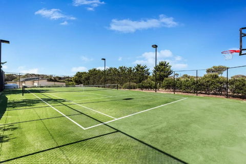 Ocean Luxe Retreat Pool Tennis Court Beachside - Kempsey Accommodation 2