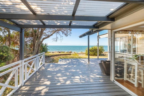 Ocean Pearl - 3 Bedroom Beachfront Property! - Kempsey Accommodation 0