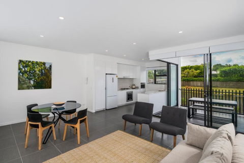 Oxford Steps - Executive 2BR Bulimba Apartment Across From The Park On Oxford St - Kempsey Accommodation 1