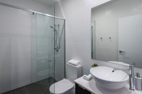 Oxford Steps - Executive 2BR Bulimba Apartment Across From The Park On Oxford St - Kempsey Accommodation 3