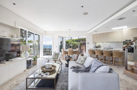 Oceanfront Beach Pad - Kempsey Accommodation 1