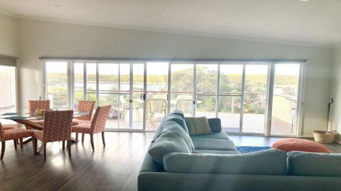 Off The Net - New Listing - Esplanade Property With Views Of The Channel - Kempsey Accommodation 2