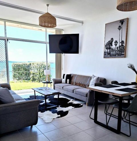 ON THE WATERS EDGE - Kempsey Accommodation 1