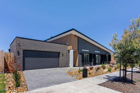 Opulence Cove - Kempsey Accommodation 1