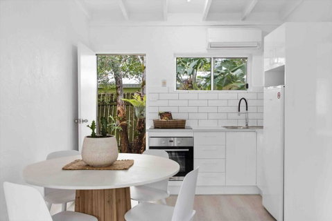 PA2 Stunning Sunshine Beach Apt Pets Welcome - Kempsey Accommodation 2