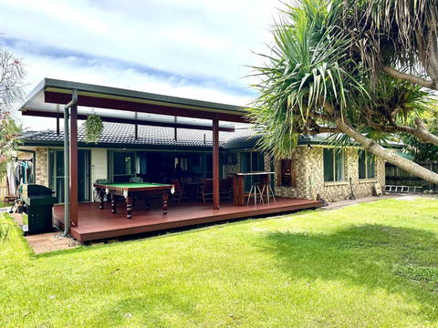Pandanus Paradise. Newly Renovated 4 Bedroom Home - Kempsey Accommodation 0