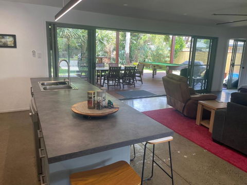 Pandanus Paradise. Newly Renovated 4 Bedroom Home - Kempsey Accommodation 2