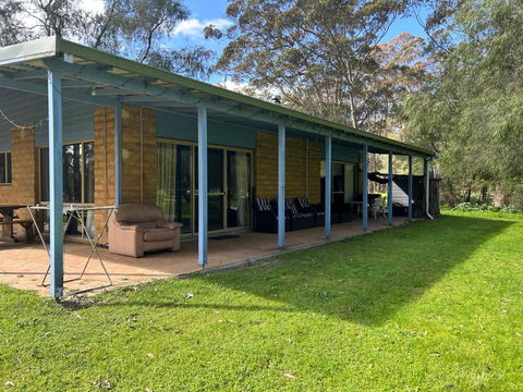 Peacock - Kempsey Accommodation 2