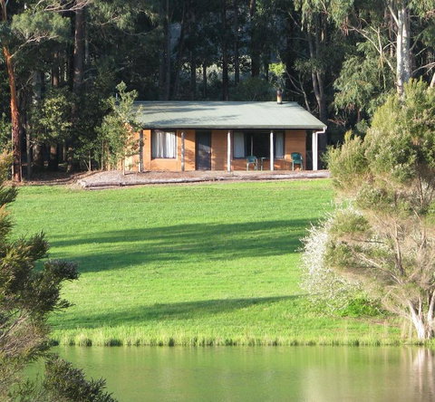 Pemberton Lake View Chalets - Kempsey Accommodation 0