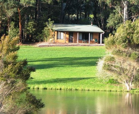 Pemberton Lake View Chalets - Kempsey Accommodation 3