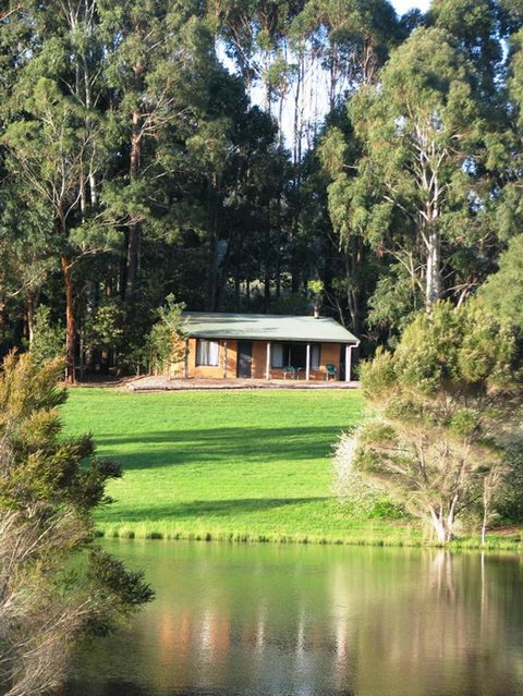 Pemberton Lake View Chalets - Kempsey Accommodation 2