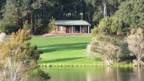 Pemberton Lake View Chalets - Kempsey Accommodation 1