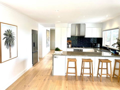 Pool & Pet Friendly - Mornington Peninsula Beach House - Kempsey Accommodation 2