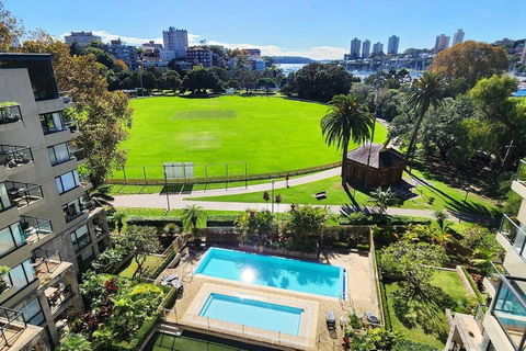 Penthouse With Private Terrace, Parking + 2 Pools - Kempsey Accommodation 3