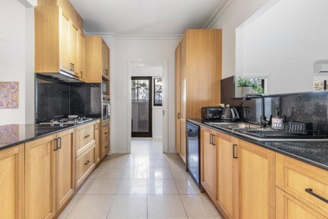 Perfectly Located 4-Bed House In Kensington - Kempsey Accommodation 2
