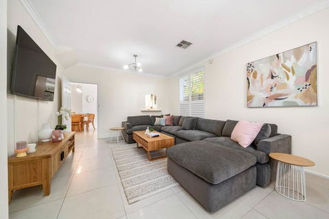Petal And Bloom - 3BR Family CBD - Kempsey Accommodation 3