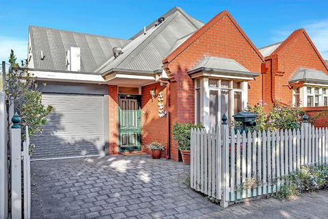 Picket Fence Cottage - Steps From Adelaide Oval - Kempsey Accommodation 0