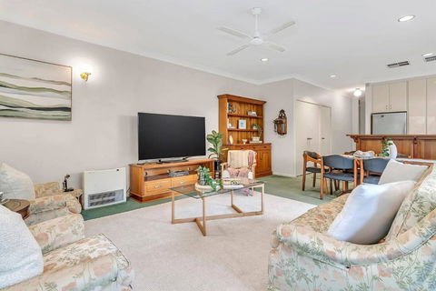 Picket Fence Cottage - Steps From Adelaide Oval - Kempsey Accommodation 3