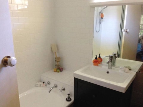 Picture Perfect Toorak, Entire Apartment - Kempsey Accommodation 2