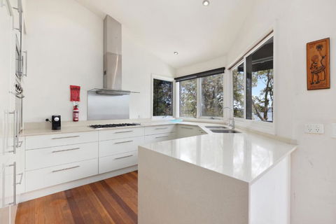 Pittwater Vistas - 5 Minutes To Palm Beach - Kempsey Accommodation 3