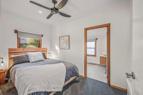 Porepunkah Cottage - Kempsey Accommodation 3