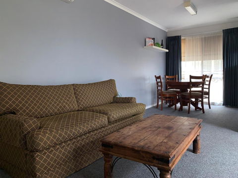 Portarlington Holiday Apartment - Kempsey Accommodation 3