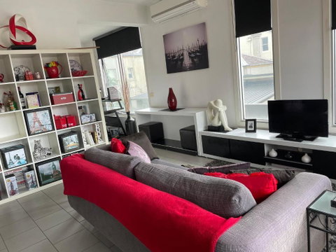 Radiance - Chic Fitzroy Street Apartment - Kempsey Accommodation 0