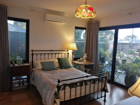 Private & Cosy! Master Bedroom In Perth With Garden View - Kempsey Accommodation 0