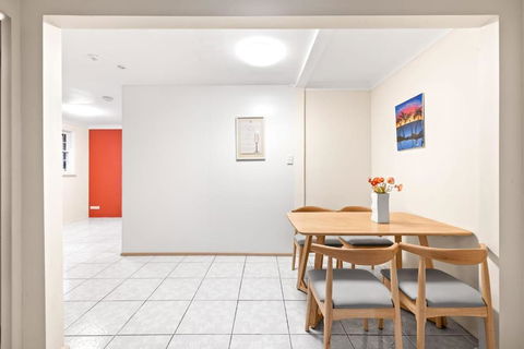 Quaint Queen Room In Pymble - Private Spot - Shared Bathroom - Kempsey Accommodation 3