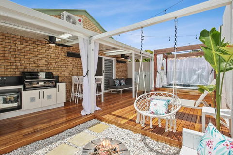 Private Outdoor Spa, Fire Pit - THE RETREAT COOLUM BEACH - Kempsey Accommodation 2