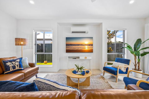 Premium 4-Bed Coastal Escape With BBQ And Pool - Kempsey Accommodation 2