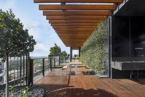 Premium Albert Park Grand Prix Apartment By Ready Set Host - Kempsey Accommodation 3