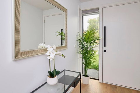 Preston Lux House 5 Bed 5 Bath - Kempsey Accommodation 1