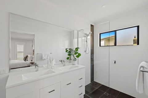 Private Mudjimba Beach Abode - Kempsey Accommodation 0