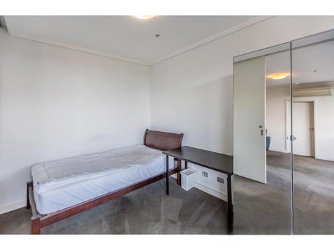 Private Room With Shared Washroom Only In 3bhk Apartment - Kempsey Accommodation 1