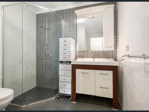 Private Room With Shared Washroom Only In 3bhk Apartment - Kempsey Accommodation 2