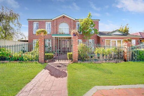 Prized Home Away From Home In Enviable Location - Kempsey Accommodation 1