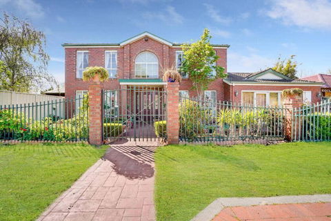 Prized Home Away From Home In Enviable Location - Kempsey Accommodation 0