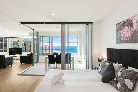 Q Tower Amazing Ocean Views 22nd Level Heated Pools Sleeps 6 - Optimise BNB - Kempsey Accommodation 1