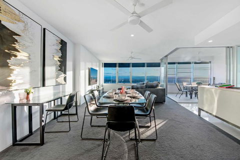 Q Tower At Surfers Paradise - From Level 3 - Private & Self Contained Apartments - Kempsey Accommodation 3