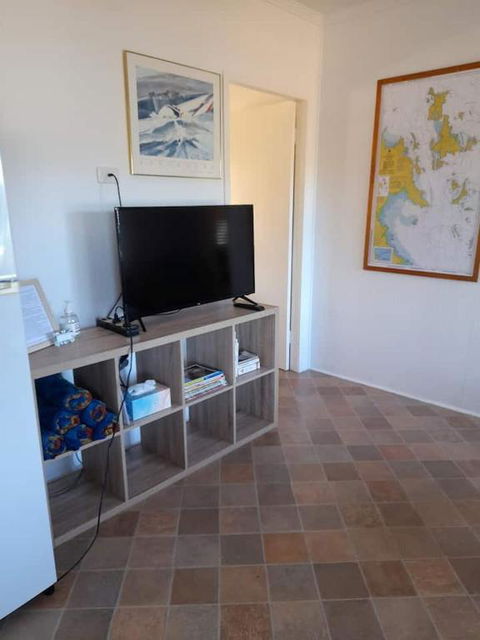 QCWA Cheerful Cottage - Airlie Beach - Kempsey Accommodation 1